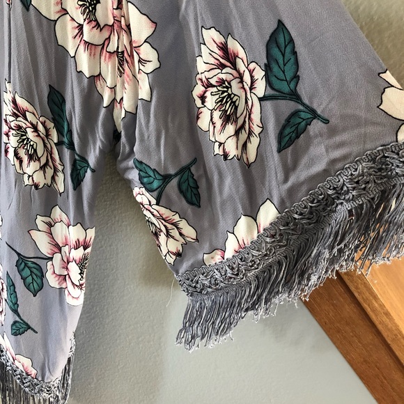 Women’s Flower Kimono - Picture 2 of 6